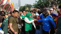 Ribuan Peserta Meriahkan Jalan Sehat Hari Santri di Surabaya