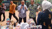 BNI Investor Daily Summit 2023, Jokowi Kunjungi Booth UMKM Binaan BNI