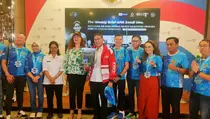 Menparekraf Dorong 11 Pelari Indonesia Capai Garis Finis di 2023 Athens Marathon