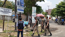 Bawaslu Ogan Komering Ulu Tertibkan Alat Peraga Kampanye