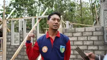 Kembalikan Dompet Berisi 5 Juta ke Pemilik, Driver Ojol di Kediri Dihadiahi Bedah Rumah dan Pekerjaan Baru