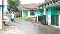 Densus 88 Geledah 2 Rumah Terduga Teroris di Sukabumi, Buku hingga Sepatu Disita