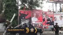 Curi Start, Bawaslu Kota Blitar Turunkan Ratusan Alat Peraga Kampanye Caleg