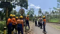 Patok Besi Pembatas Rel Dipasang di Lokasi Minibus Tertabrak Kereta di Lumajang