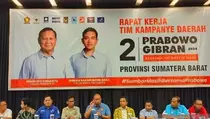 Hari Pertama Kampanye, Prabowo-Gibran Serahkan Bantuan untuk Palestina