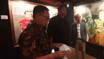 Bantu Atlet dan Seniman, Tantowi dan Helmi Yahya Gelar Pameran Lukisan