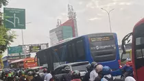 Warga Keluhkan Proyek Polder Kawasan TB Simatupang Bikin Macet