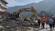 Hari Ke-4 Pencarian Korban Banjir Bandang Sumut, Tim SAR Gabungan Kerahkan 15 Alat Berat