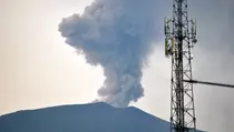 Bandara Minangkabau Ditutup Akibat Erupsi Marapi