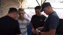 Polisi Gerebek Kampung Narkoba dan Judi di Medan, 2 Wanita Operator Ditangkap