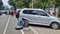 Parkir Sembarangan di Monas, Siap-siap Ban Mobil Digembosi