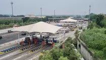 Lalu Lintas di Tol Cikampek Terpantau Ramai Lancar Malam Ini