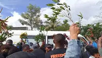 Iring-iringan Jenazah Lukas Enembe Disambut Ratapan Suku Sentani