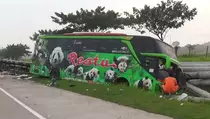 Bus Restu Bawa Siswa SMP Tabrak Truk di Tol Solo-Ngawi, 1 Tewas dan Belasan Luka-luka