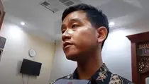 Gibran Buka Suara Soal Aksi Bagi-bagi Uang Gus Miftah