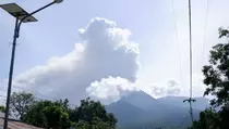 Hindari Aktivitas dalam Radius 5 Km dari Pusat Erupsi Gunung Lewotobi Laki-laki