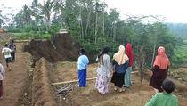 Longsor Putus Jalan Penghubung Antardesa di Kabupaten Temanggung
