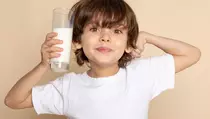 Malam Hari Adalah Waktu Terbaik bagi Anak-Anak Minum Susu