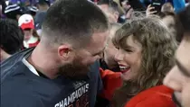 Warna Lipstik Taylor Swift Tidak Luntur Seusai Berciuman, Netizen Kepo Mereknya