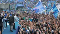 Diterpa Hoax Sakit, Prabowo Joget Gemoy Bareng Puluhan Ribu Warga di Malang