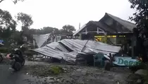 Puting Beliung Porak-porandakan Permukiman di Sidoarjo, 1 Tewas Tertimpa Atap