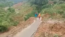 Tebing 50 Meter di Garut Longsor, Pesawahan dan Akses Jalan Warga Rusak