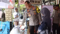 Kapolres Malang Salurkan Bantuan Modal Wirausaha kepada Keluarga Korban Tragedi Kanjuruhan