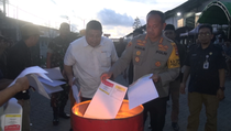 H-1 Pencoblosan, KPU Kota Makassar Bakar 207.372 Surat Suara Rusak