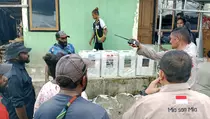KPPS Tinggalkan TPS, Warga di Kuala Kencana Mimika Ingin Bakar Kotak Suara