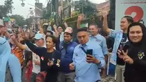 Prabowo-Gibran Unggul Hasil Quick Count, TKD Jabar dan Relawan Joget Gemoy dan Bagikan Makanan