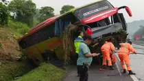 Bus PO Arimbi Terguling di Tol Cipularang, Sopir dan Kernet Kabur