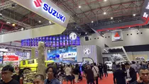 Warga Gunakan Pameran Teknologi Otomotif Baru di IIMS 2024 sebagai Ajang Rekreasi