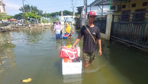 Banjir 2 Pekan di Demak Berubah Warna dan Berlumut, Warga Mengeluh Gatal