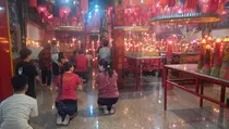 Melihat Sembahyang Cap Go Meh di Klenteng Tjoe Hwie Kiong Kediri
