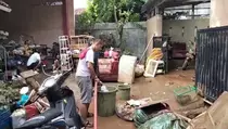 Usai Banjir, Air Bersih dan Tumpukan Sampah Jadi Persoalan Baru