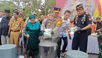 Polda Riau Musnahkan Ribuan Miras dan Rokok Ilegal