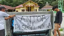 Kantor Desa Karama Bulukumba Disegel Warga Imbas Kades Selingkuh dengan Istri Orang