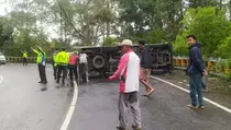 Mobil Rombongan Mahasiswa IAIN Tulungagung Terguling di Magetan, 8 Luka-luka