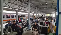 KAI Daop 8 Surabaya Operasikan 11 Kereta Api Tambahan untuk Lebaran 2024