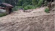 Jalan Nasional Kabupaten Solok Menuju Padang Panjang Tertimbun Longsor