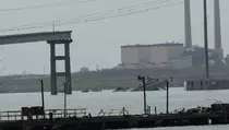 Jembatan Besar Baltimore Runtuh Ditabrak Kapal Kontainer, 6 Orang Belum Ditemukan