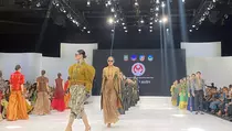Konawe Utara Tampilkan Kain Tenun Konasara di IFW 2024