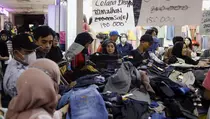 Pasar Tanah Abang Ramai Pengunjung di Minggu Terakhir Ramadan