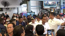 Video: Momen Jokowi Pantau Arus Mudik di Stasiun Pasar Senen