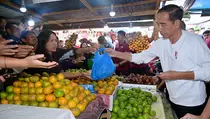 Jokowi Kunjungi Pasar Buah Berastagi di Kabupaten Karo