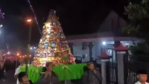 Sepekan Setelah Lebaran, Warga Trenggalek Gelar Pawai Obor dan Kirab Tumpeng Ketupat