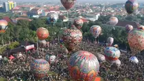 Festival Balon Udara Tambat Hiasi Langit Pekalongan