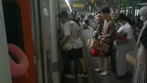 Arus Balik Akhir Pekan, 20.000 Penumpang Penuhi Stasiun Daop 8 Surabaya