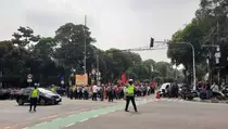 Polisi Tutup Jalan Imam Bonjol Jakarta Pusat