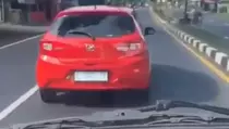 Viral, Honda Brio Merah Halangi Ambulans yang Bawa Pasien di Salatiga